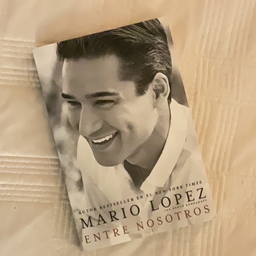 Mario Lopez autobiography “Entre Nosotros”